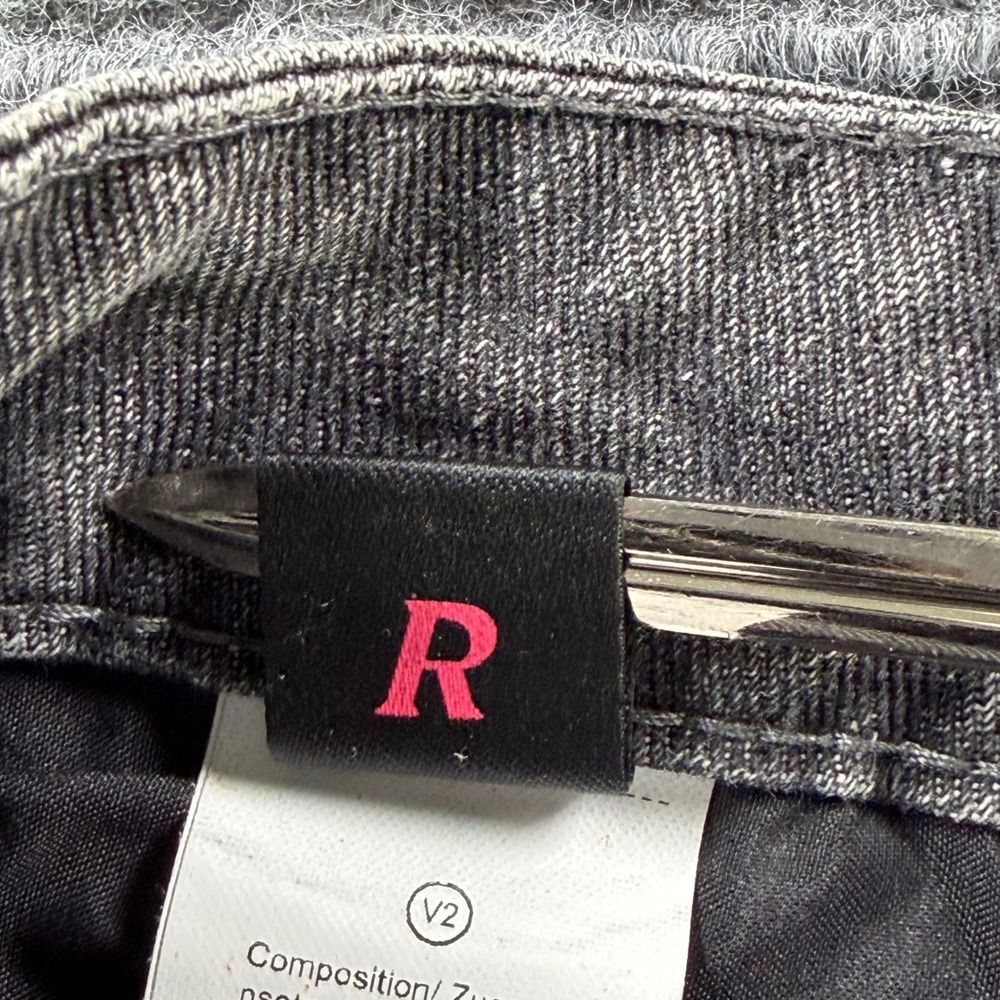 NEW Romwe Black Distressed Denim Shorts Skull Patch Ripped Fray Hem Women Medium - Picture 5 of 14